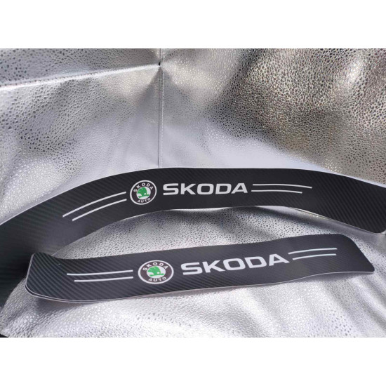 Карбонова плівка на пороги Skoda (захист від подряпин)